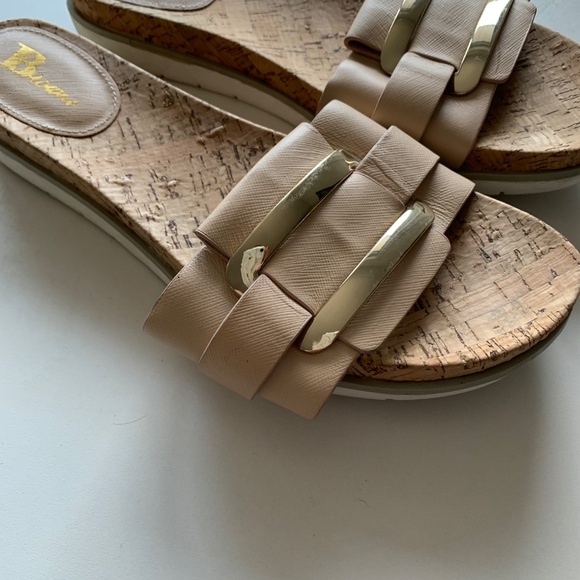 10 • Browns Sandals - Picture 2 of 4